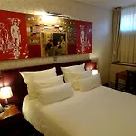 Mitra, Story Hotell
