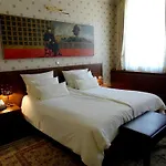 Hotell Mitra, Story