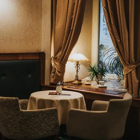 Hotel Mitra, Story 3*