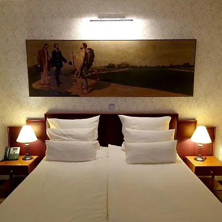 Hotell Mitra, Story