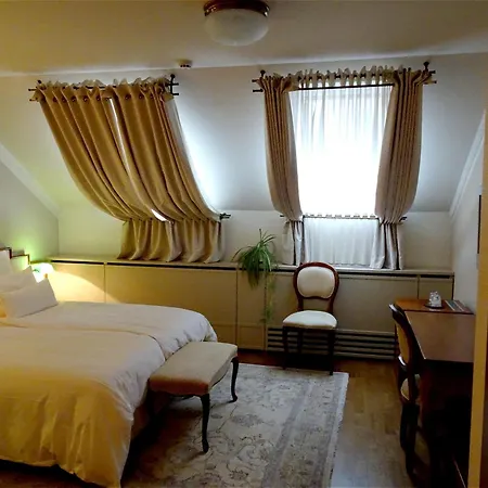 Hotell Mitra, Story 3*