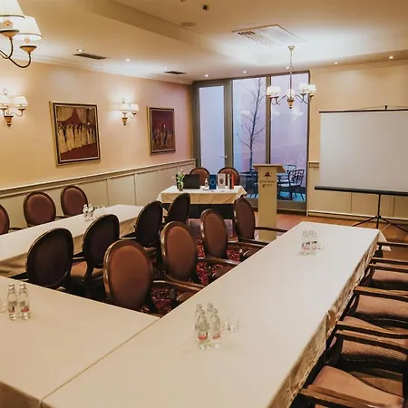 Mitra, Story Hotel