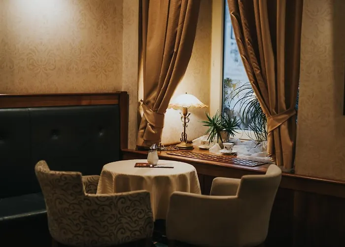 Otel Mitra, Story 3*