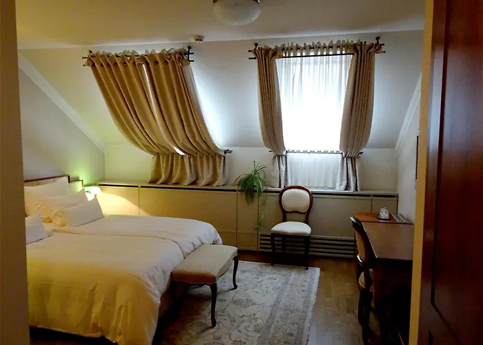 Otel Mitra, Story 3*