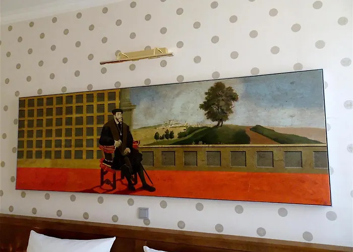 Mitra, Story Ξενοδοχείο