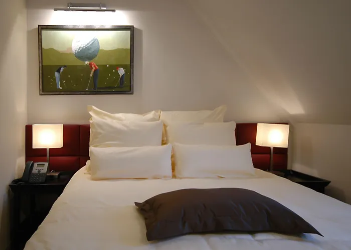 Mitra, Story Ξενοδοχείο